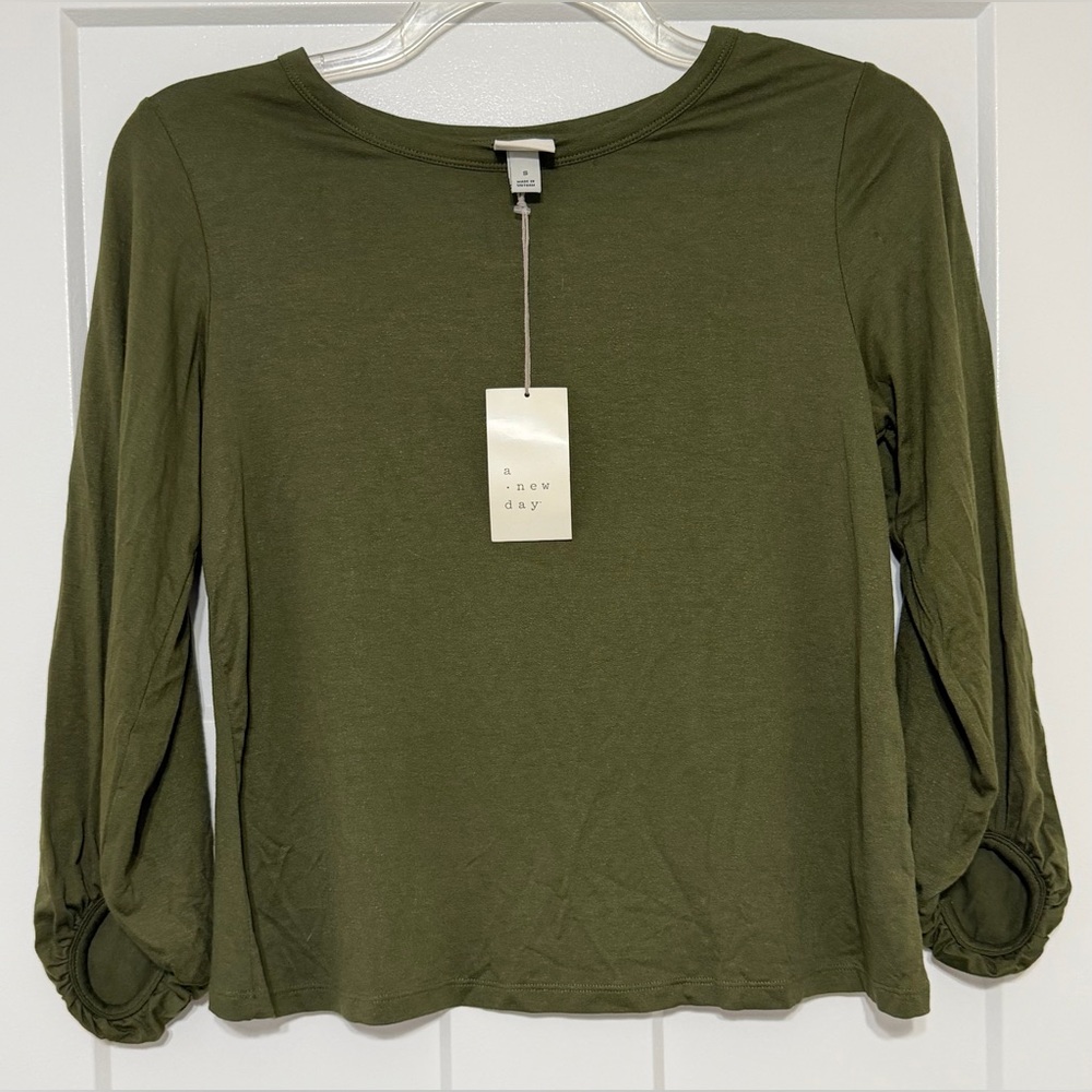 952: a new day Olive Long Sleeve Crewneck Top with Ruched Cuffs - Small